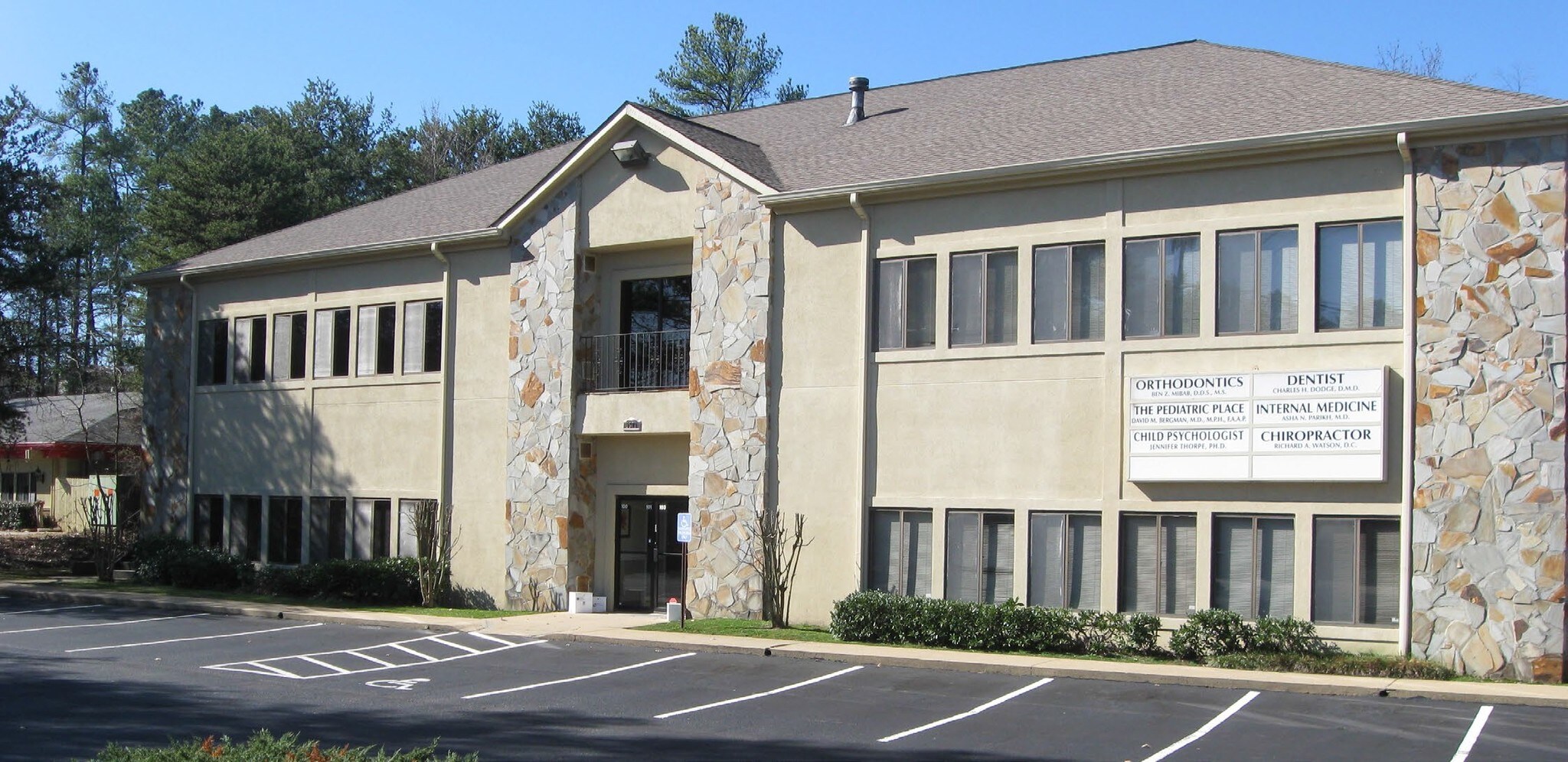 9570 Nesbit Ferry Rd, Alpharetta, GA for Rent