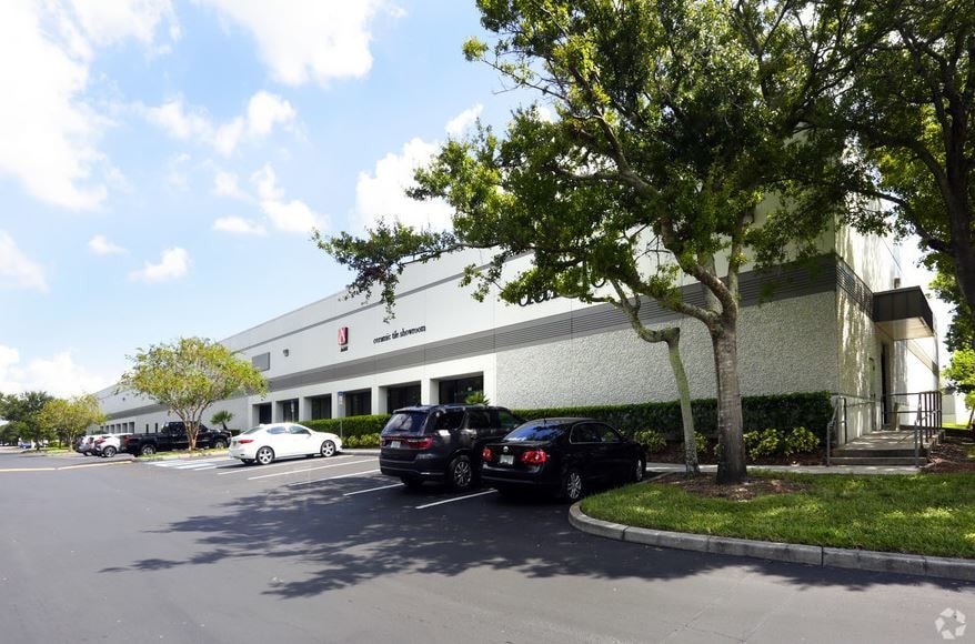 7340 Bryan Dairy Rd Largo, FL 33777 Industrial Park Property for