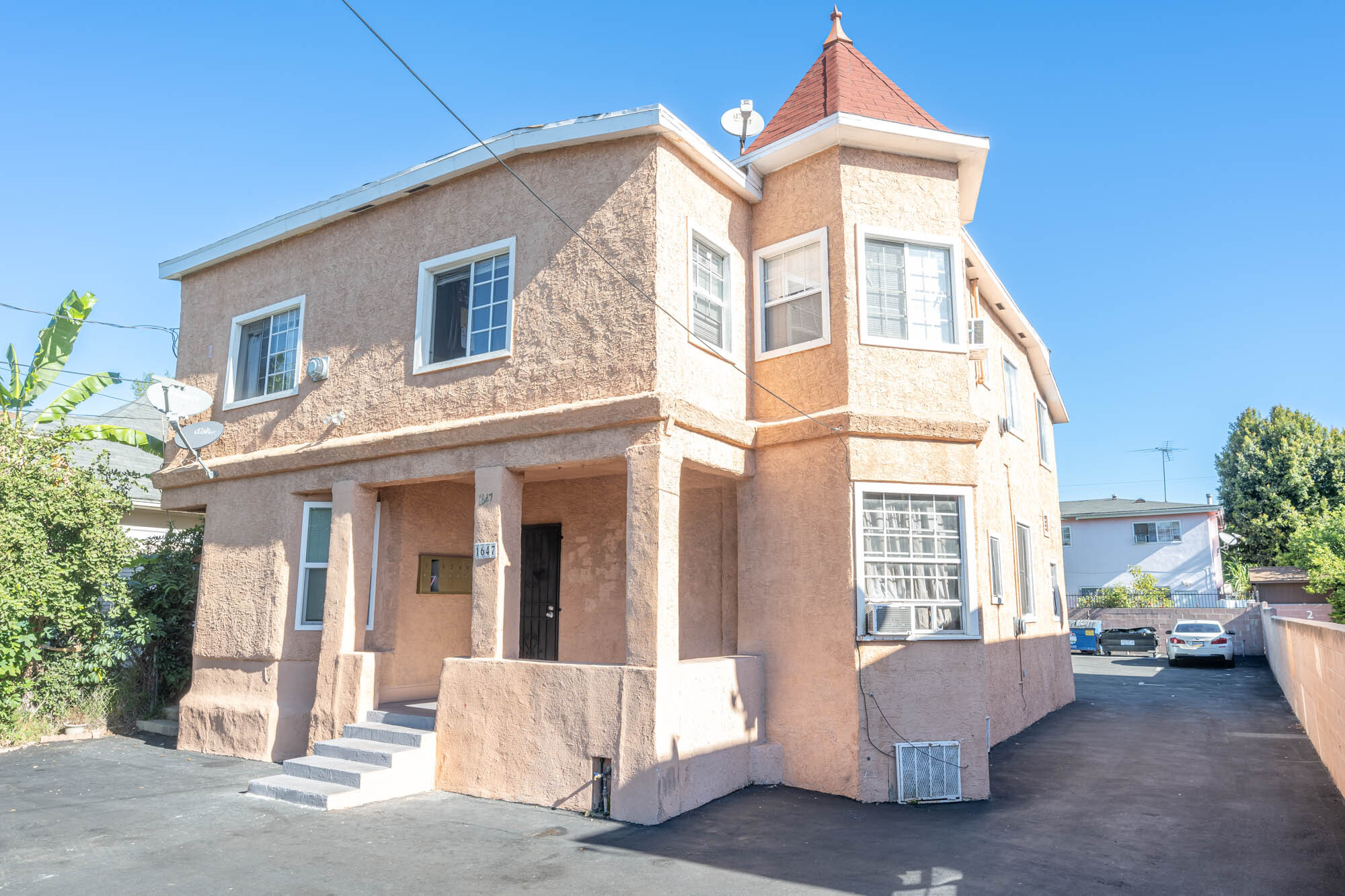 1647 W 12th Pl, Los Angeles, CA for Sale