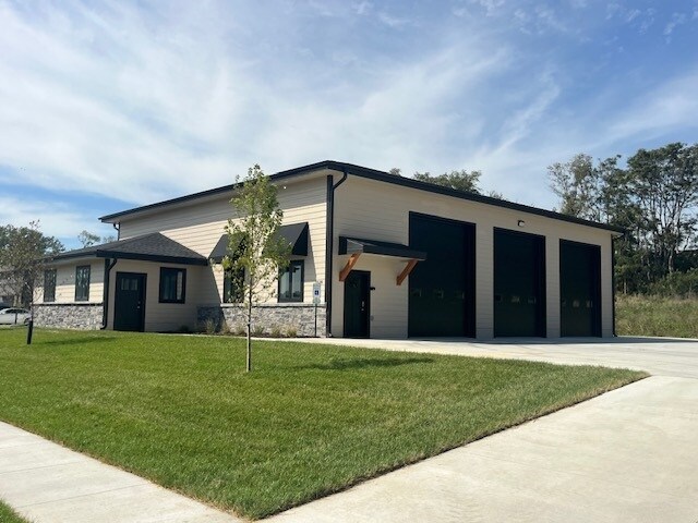 3528 14th Ave, Council Bluffs, IA for Rent