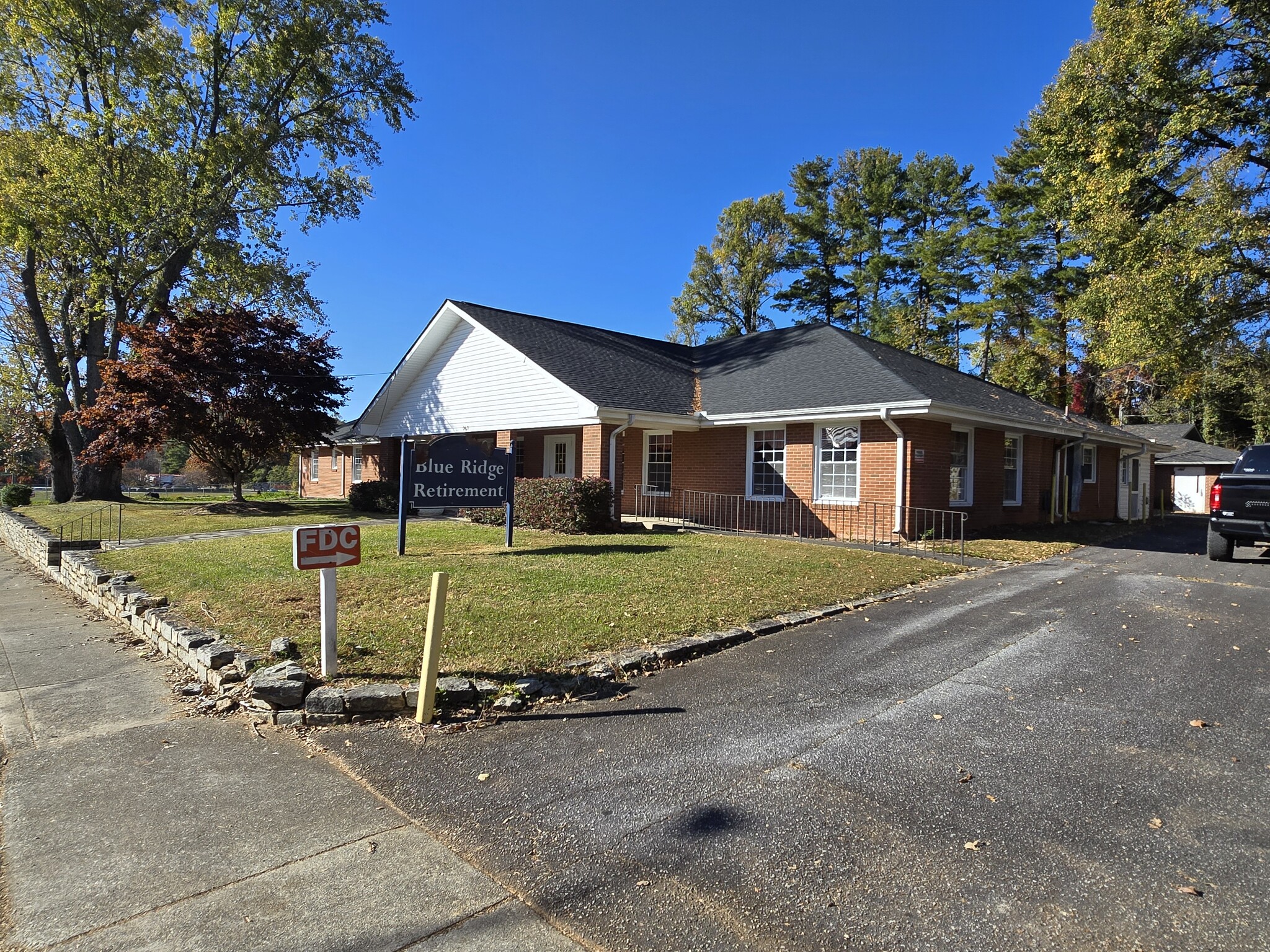 913 9th Ave W, Hendersonville, NC for Sale