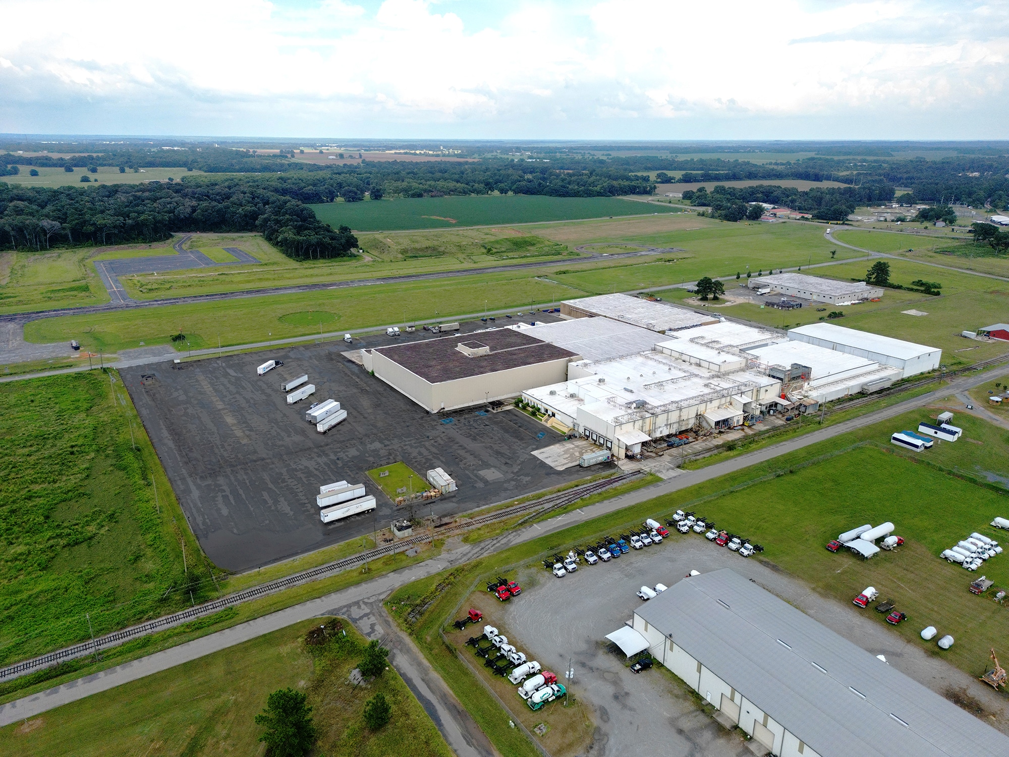 302 Airport Dr, Montezuma, GA for Rent