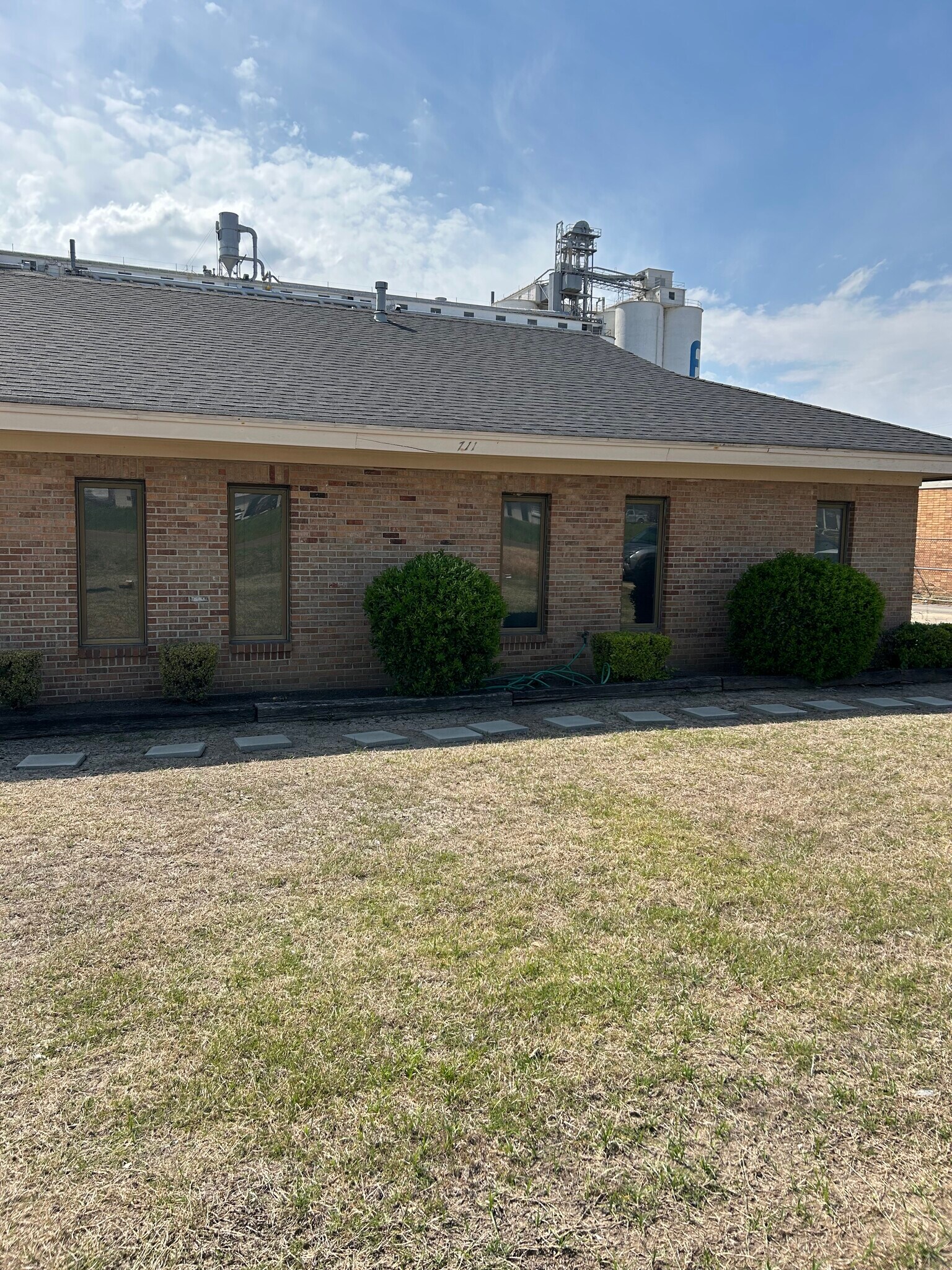 711 Highway 82 W, Greenwood, MS for Sale