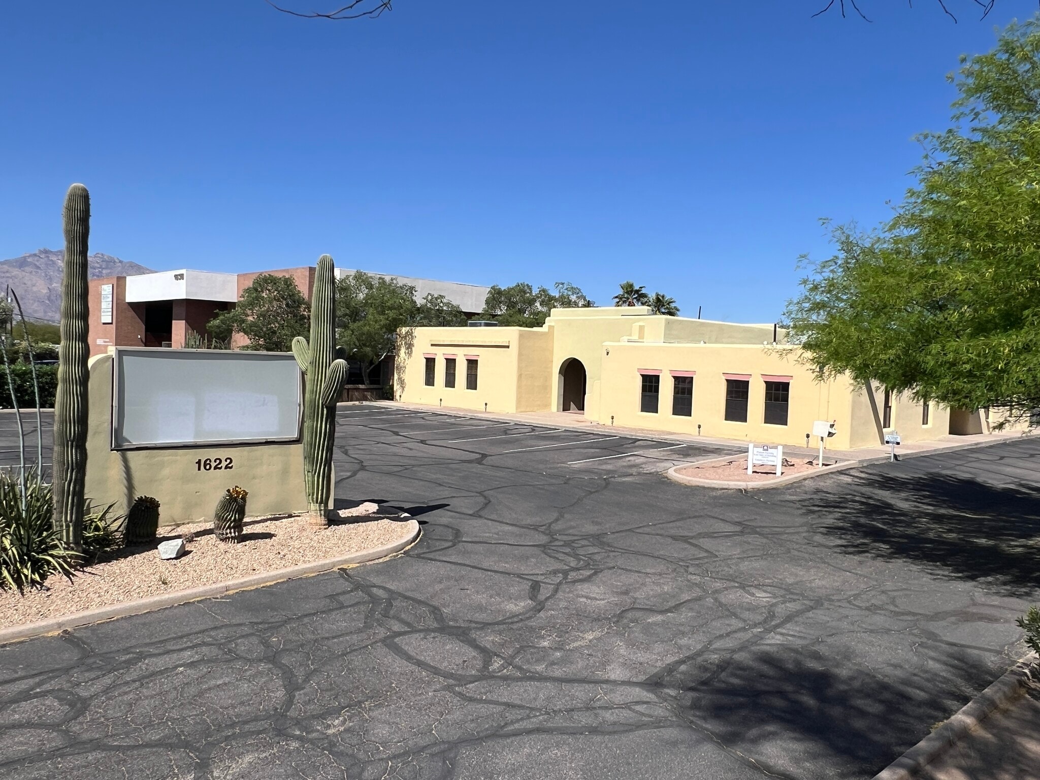 1622 N Swan Rd, Tucson, AZ for Rent