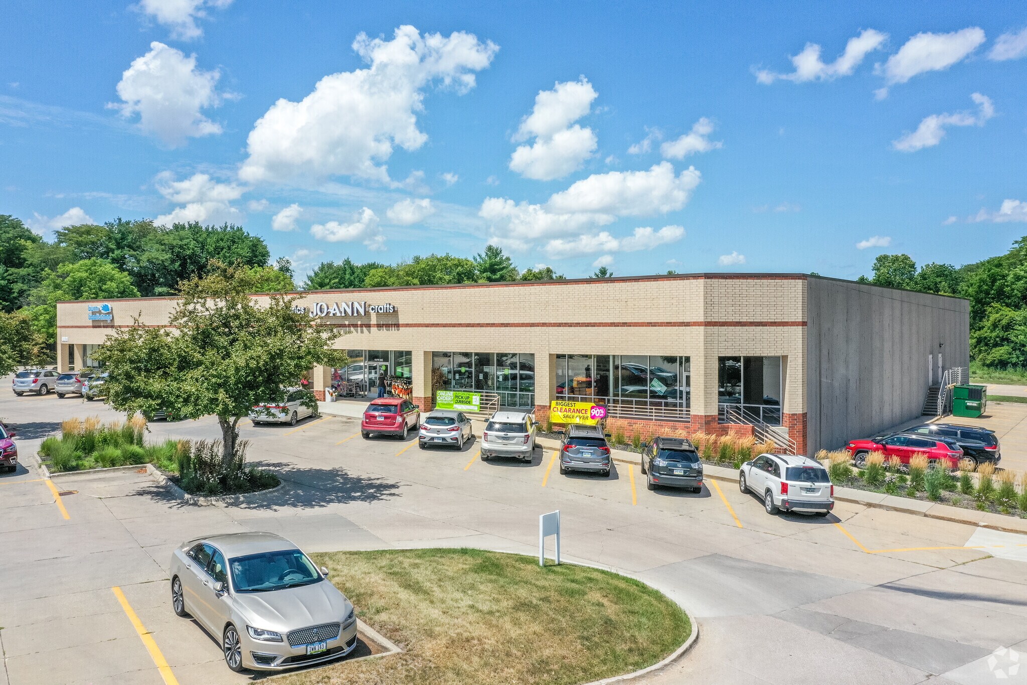8801 University Ave, Clive, IA for Rent