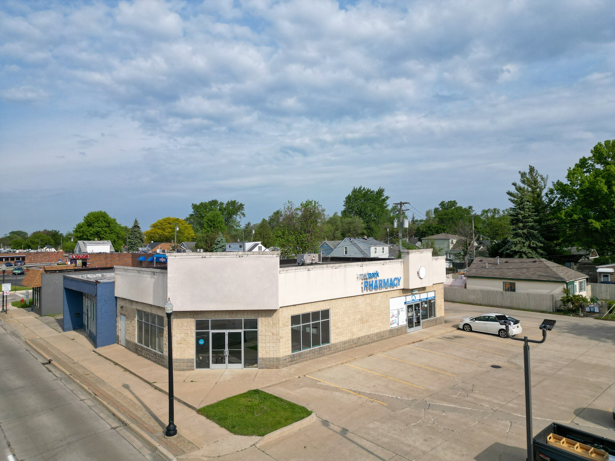 1055-1059 E 9 Mile Rd, Hazel Park, MI for Sale