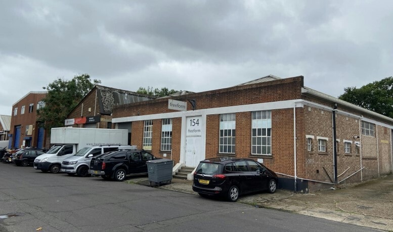 154 Dukes Rd, London, LND for Rent