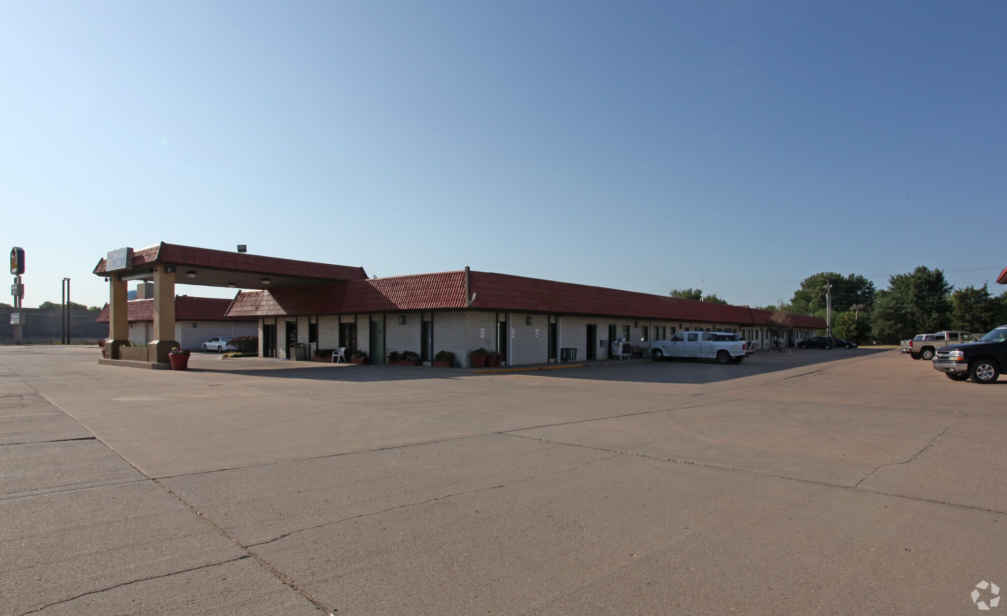 1301 E 1st St Newton, KS 67114 Hospitality Property for Lease on