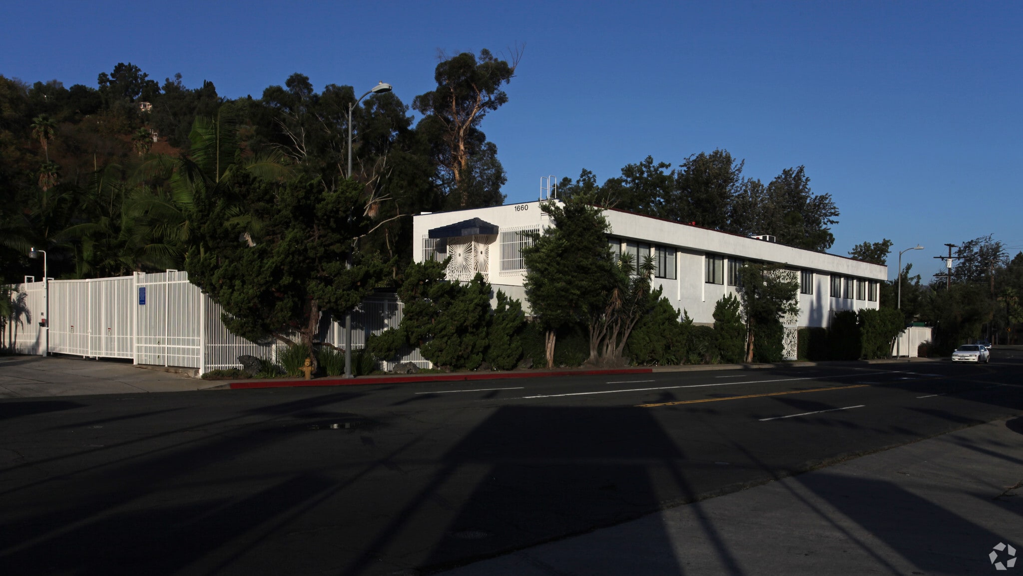 1660 Riverside Dr, Los Angeles, CA for Sale
