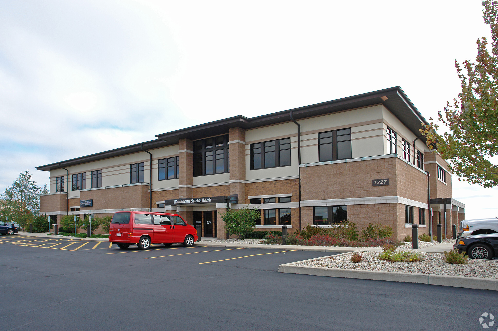 1227 Corporate Center Dr, Oconomowoc, WI for Rent