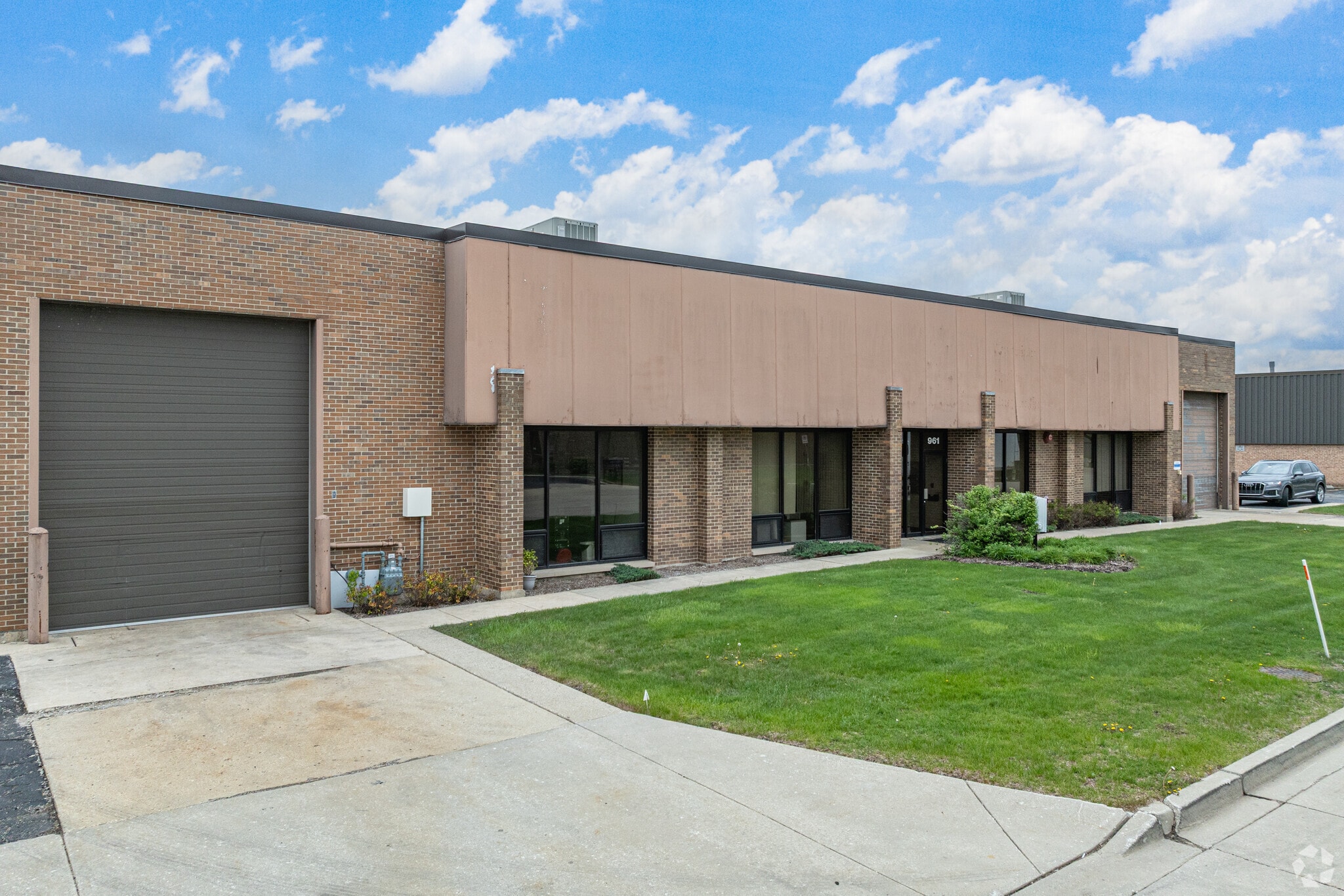 961 N Du Page Ave, Lombard, IL for Rent