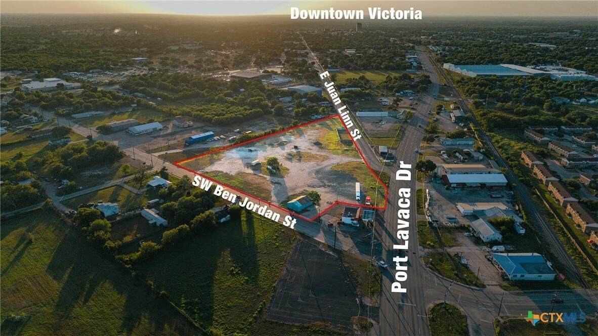 2408 SW Ben Jordan St, Victoria, TX for Sale