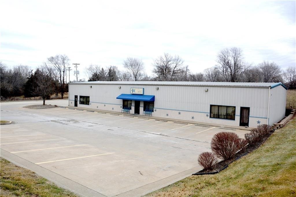 1001 SE Salem St, Oak Grove, MO for Sale