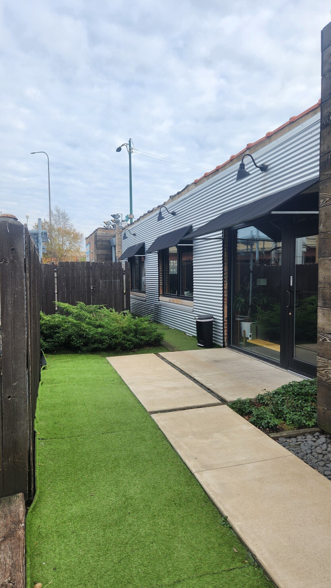 2814 N California Ave, Chicago, IL for Rent