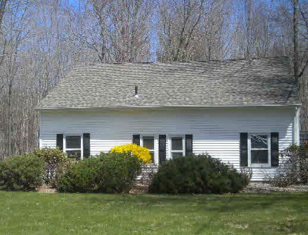22 Proffessional Park Rd, Storrs Mansfield, CT for Rent