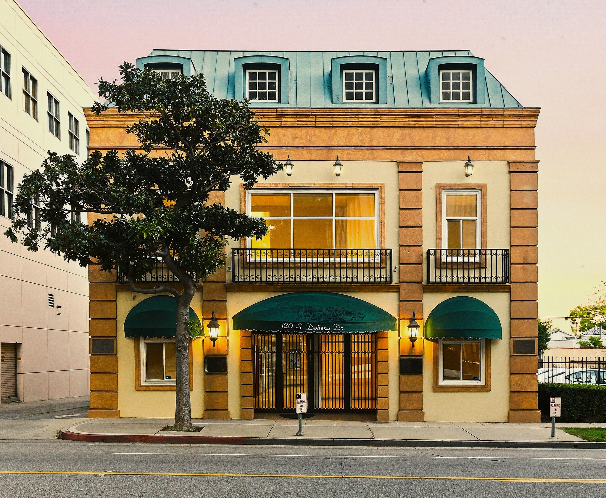 120 S Doheny Dr, Beverly Hills, CA for Rent