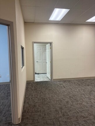 Lancaster, CA Office/Retail - 42402-42442 10th St W