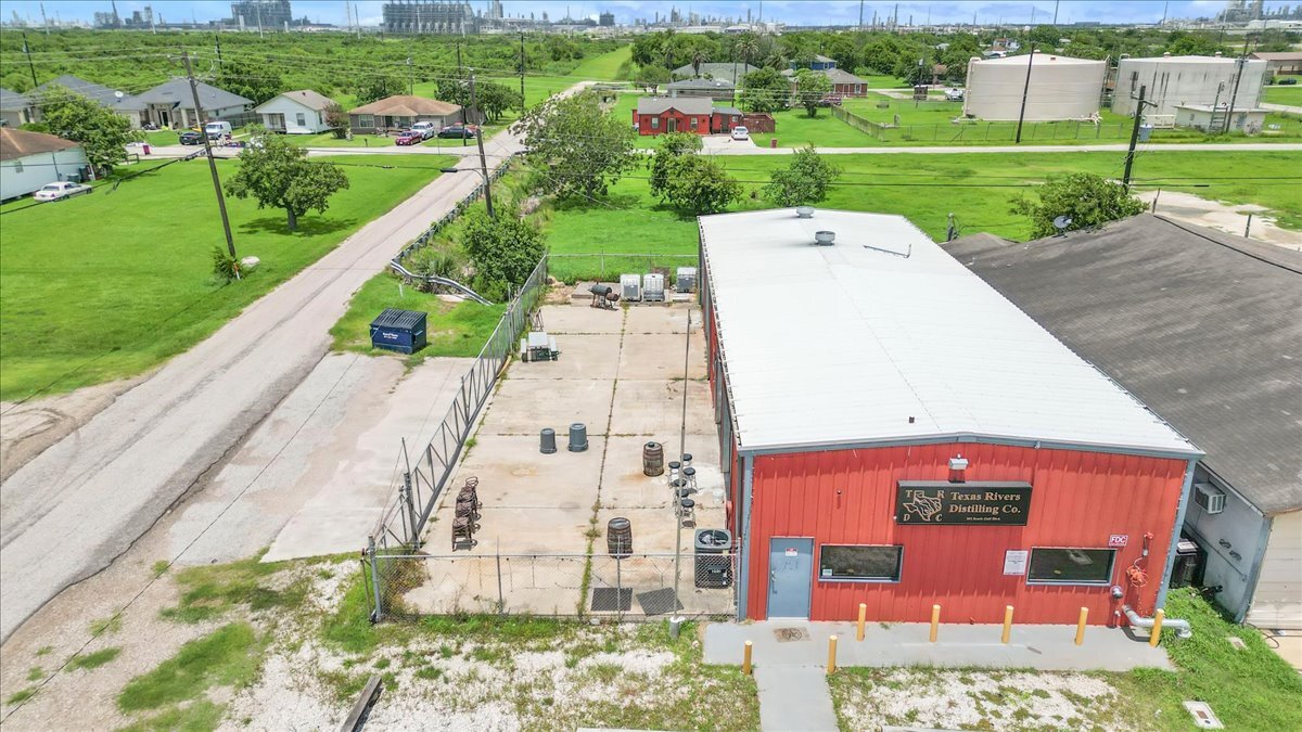 202 S Gulf Blvd, Freeport, TX for Sale