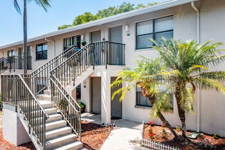 Naples, FL Apartments - 2580 Wild Pines Ln