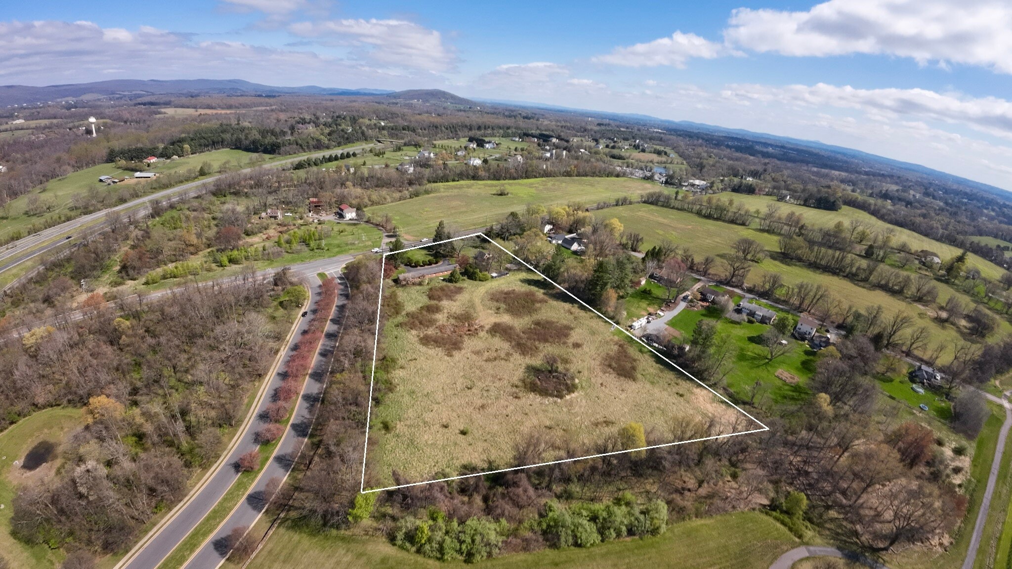 36169 E Loudoun St, Round Hill, VA for Sale