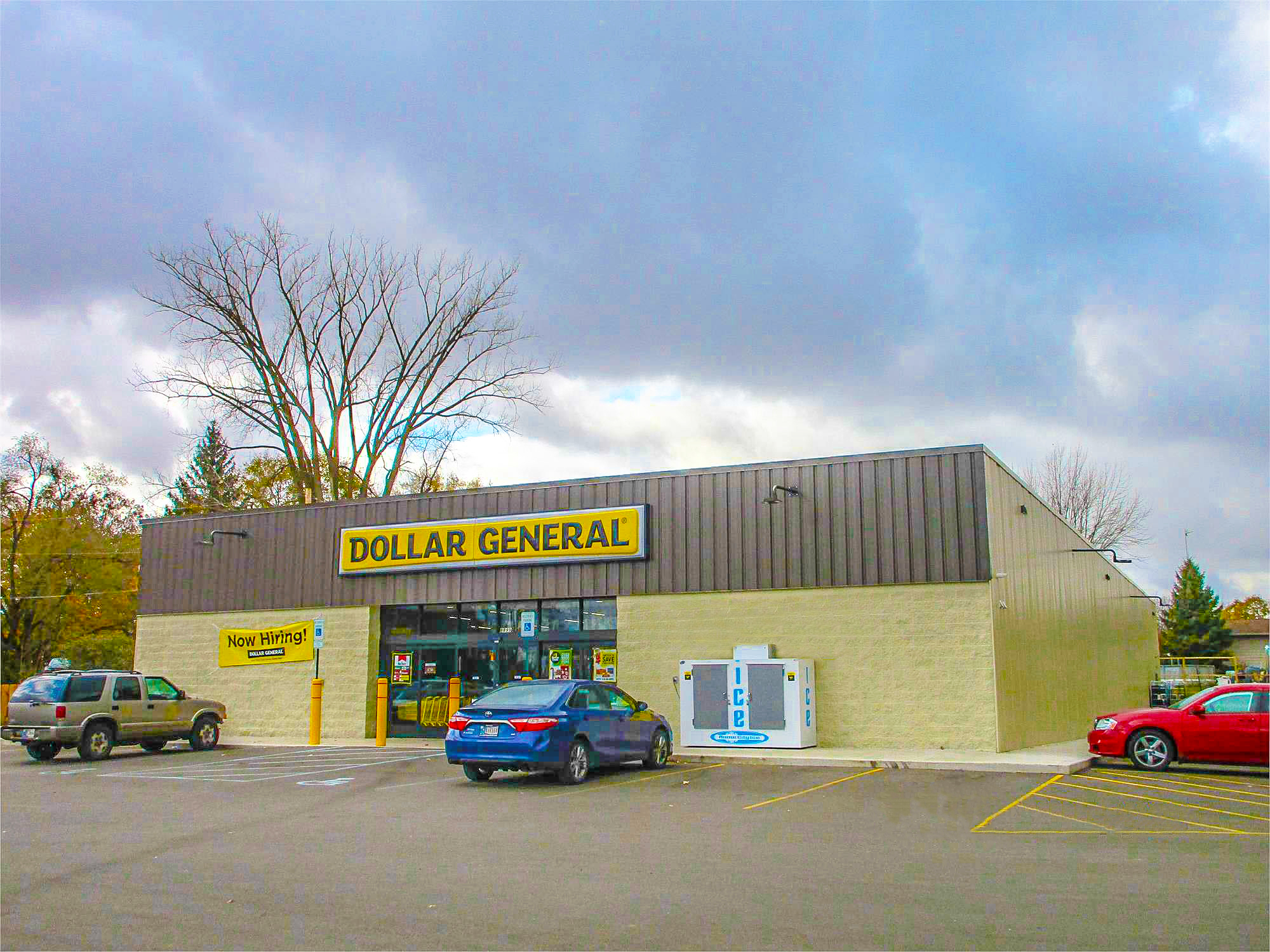 8919 E Black Point Rd, Syracuse, IN for Sale