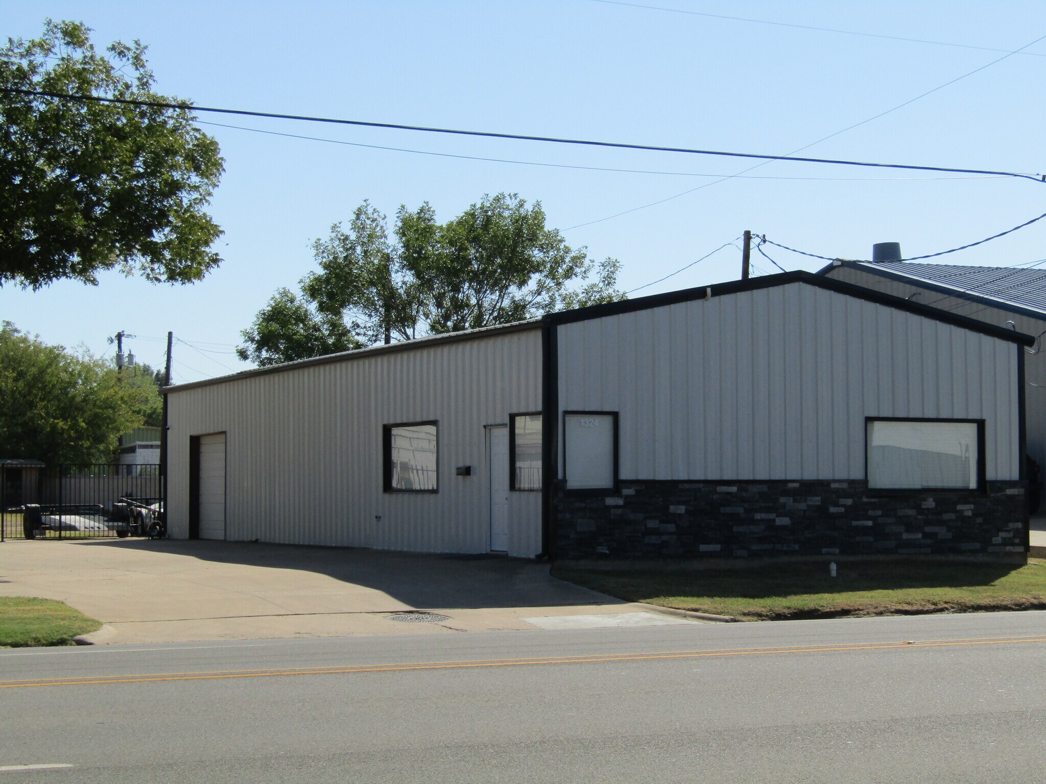 1324 N Main St, Paris, TX for Sale