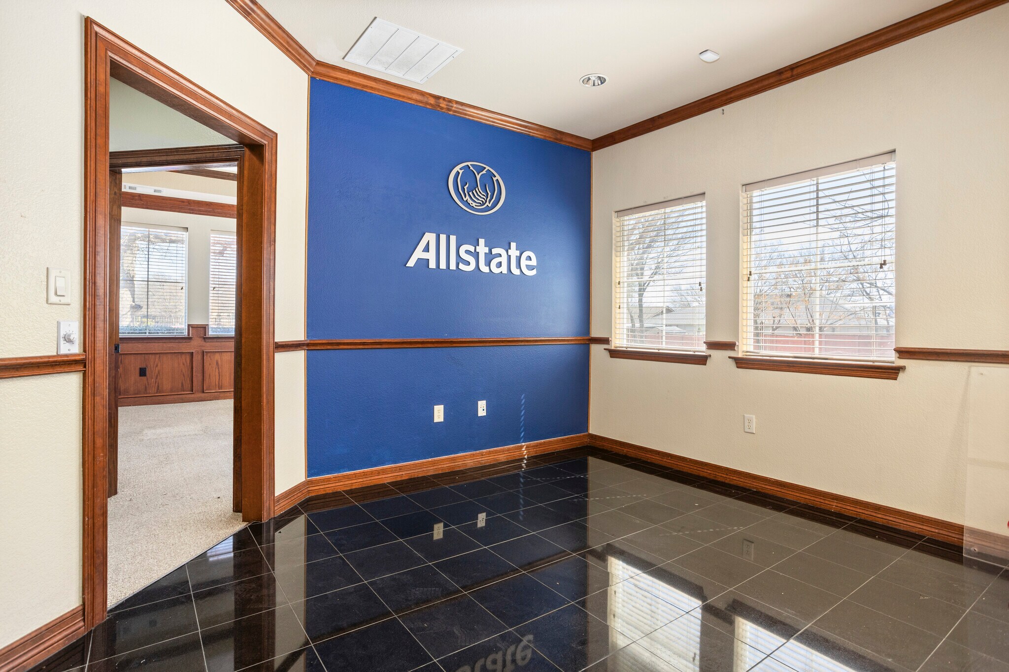 910 N Main St, Euless, TX for Rent