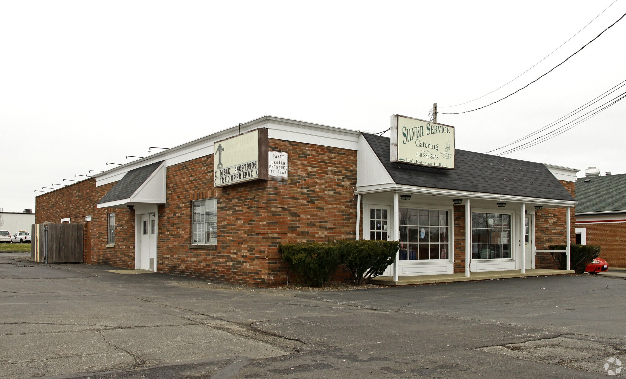 5736 Chevrolet Blvd Cleveland, OH 44130 Retail Property for Sale on