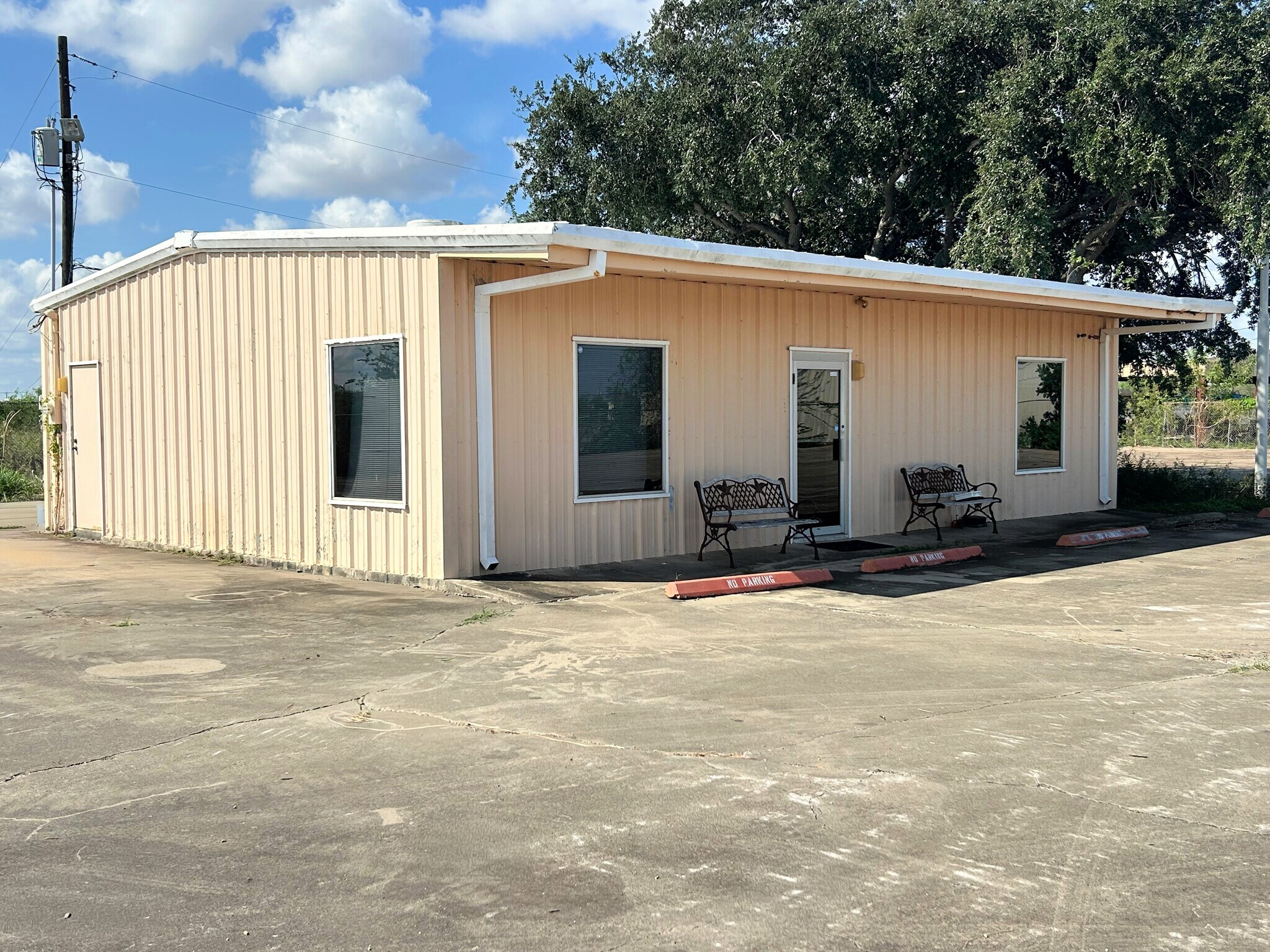 9225 Leopard St, Corpus Christi, TX for Sale