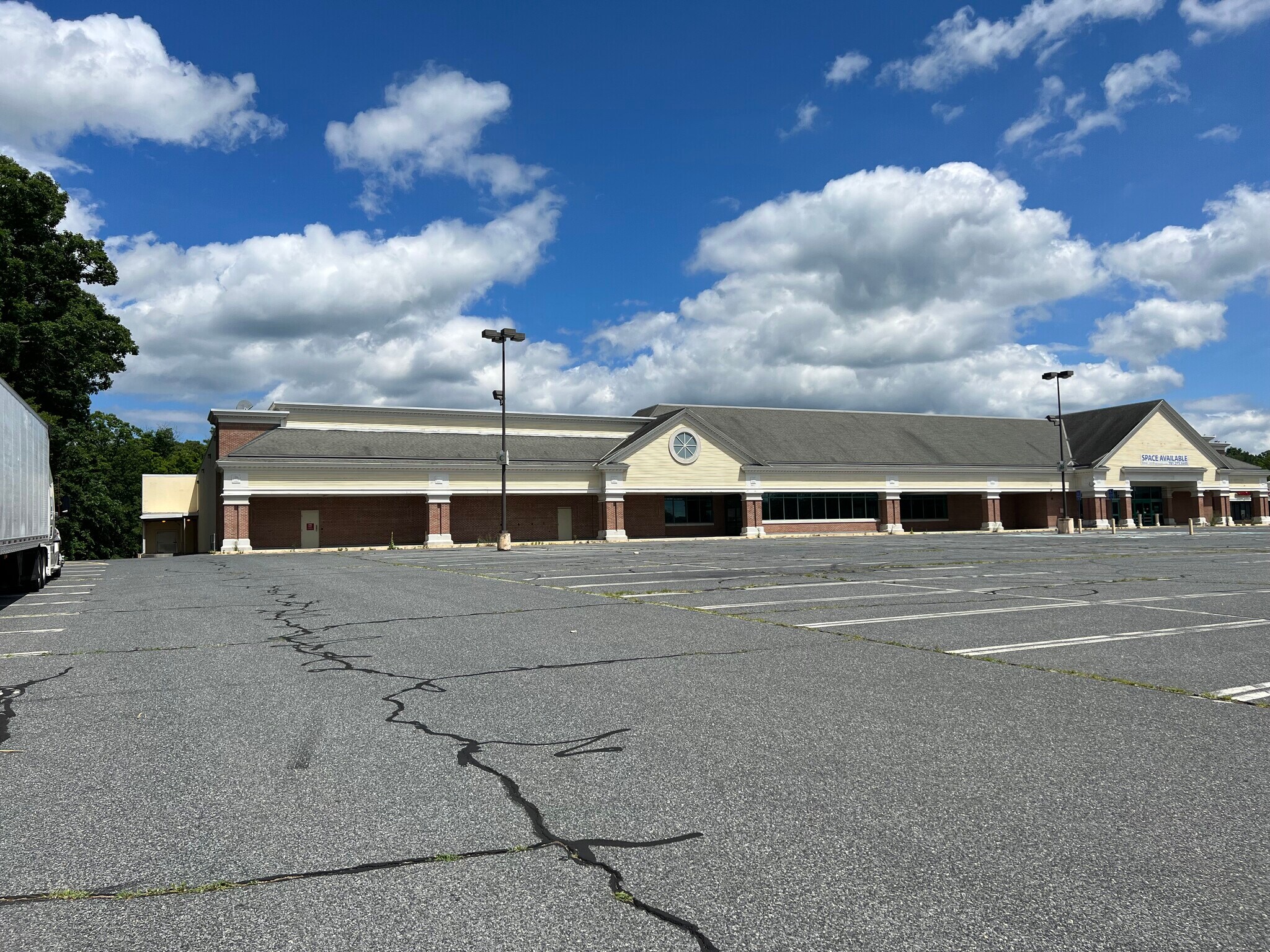 82 Worcester Rd ster, MA 01570 Retail Property for Lease on
