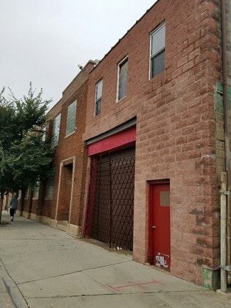 Chicago, IL Showroom - 3130-3136 W Chicago Ave