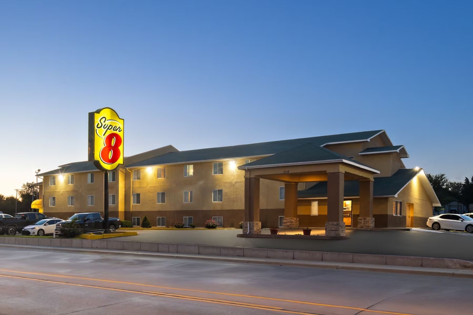1708 W Wyatt Earp Blvd, Dodge City, KS for Sale