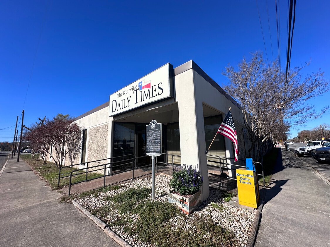 429 Jefferson St, Kerrville, TX for Sale