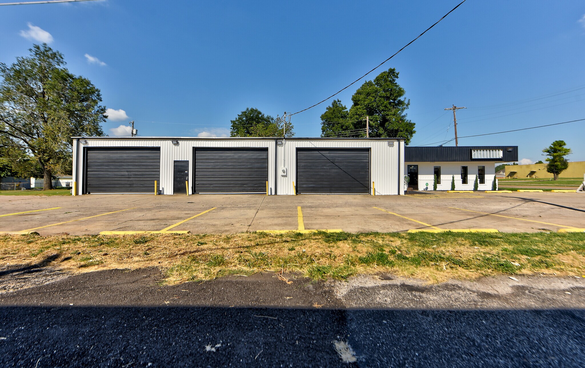 704 E Main St, Moore, OK for Sale