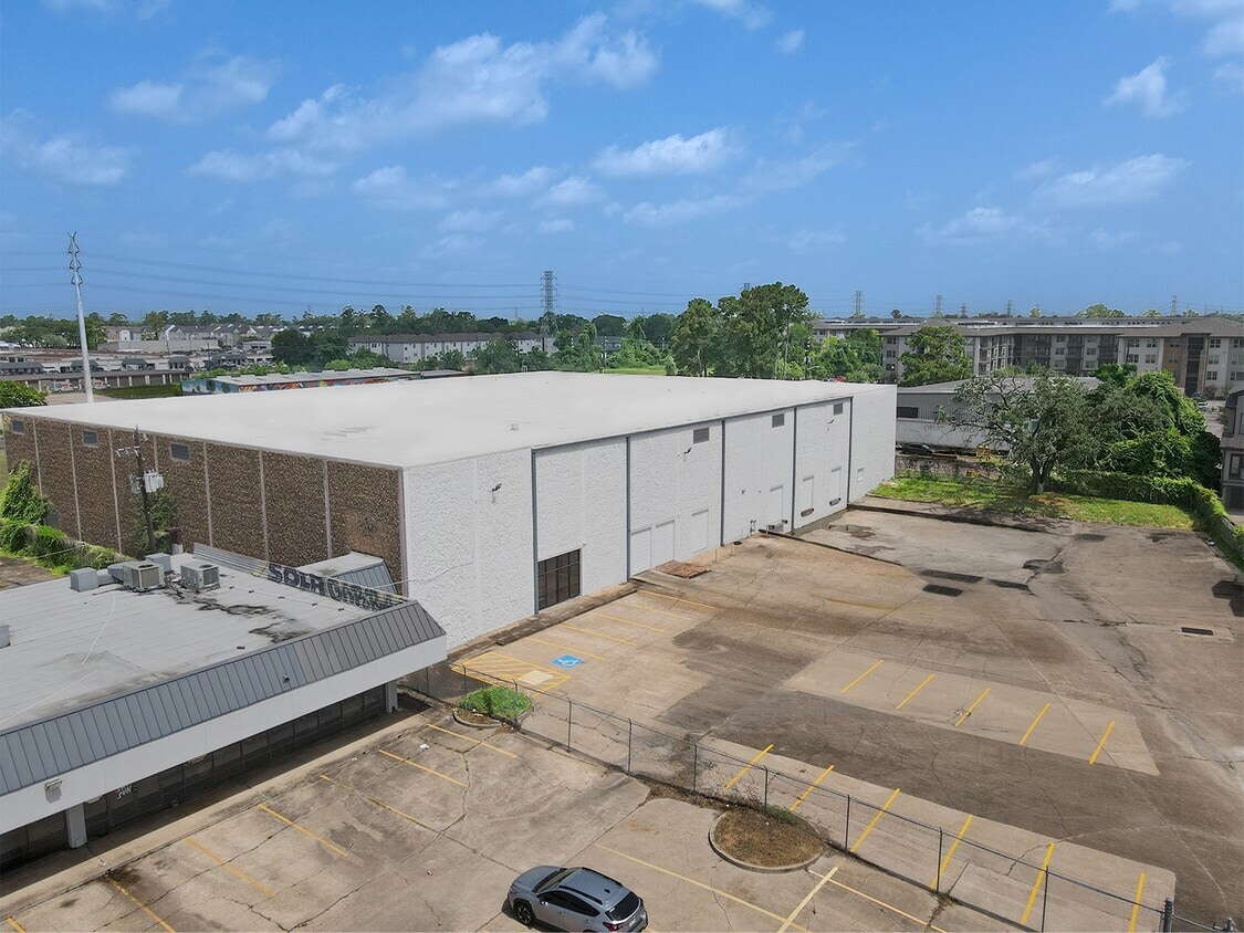 10910 Katy Fwy, Houston, TX for Sale