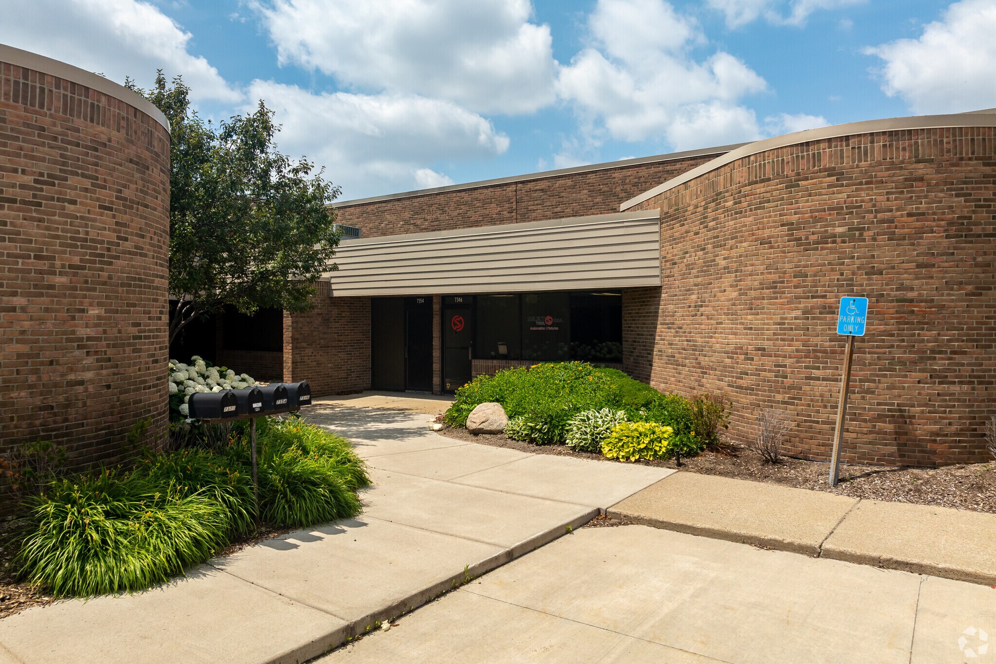 7314-7515 19 Mile Rd, Sterling Heights, MI for Rent