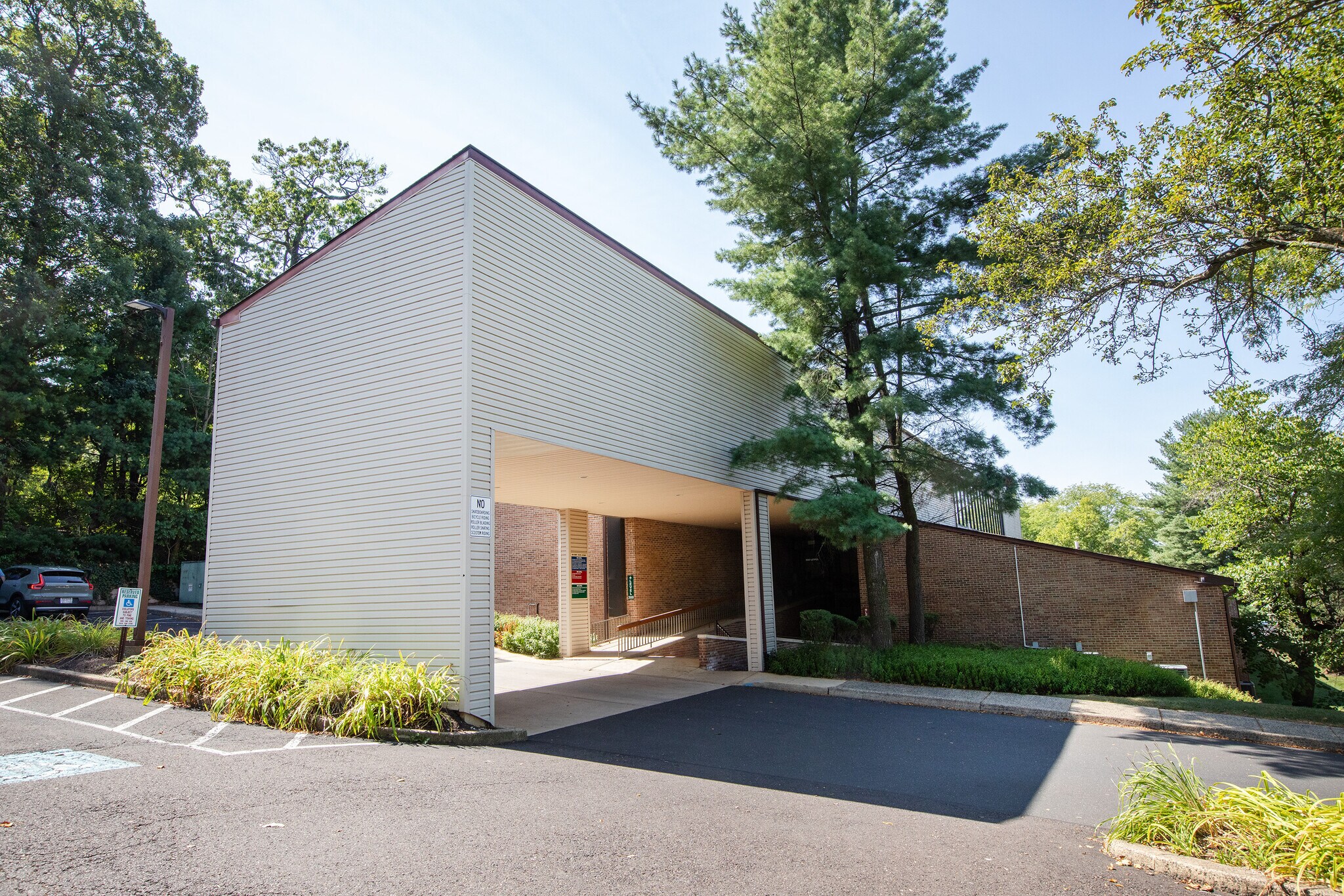 800 W State St, Doylestown, PA for Rent
