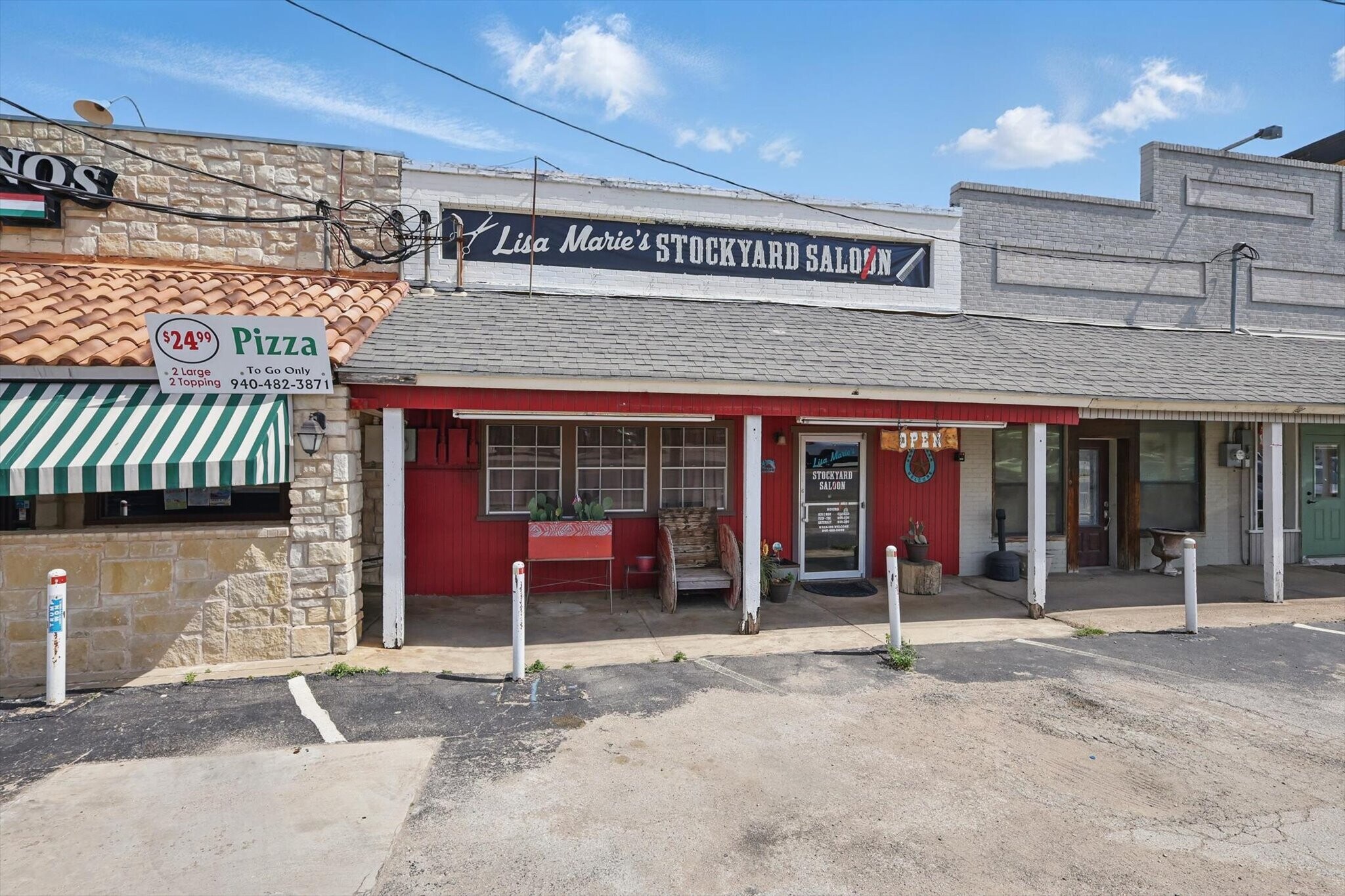 206 W McCart St, Krum, TX for Sale