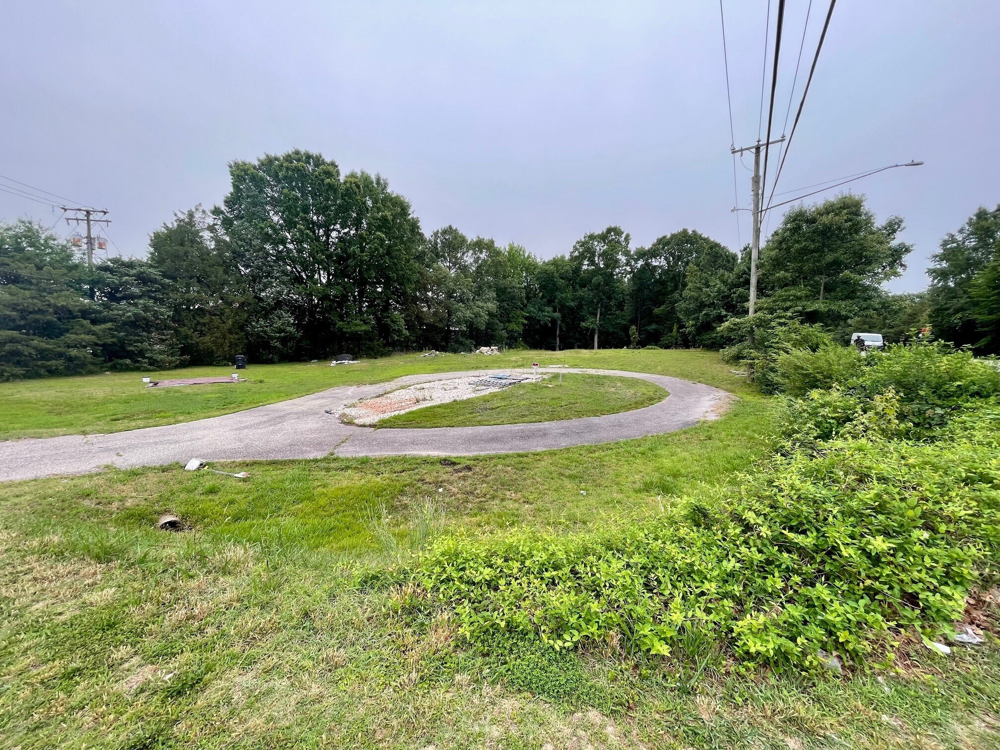 1100 W Roslyn Rd, Colonial Heights, VA for Sale