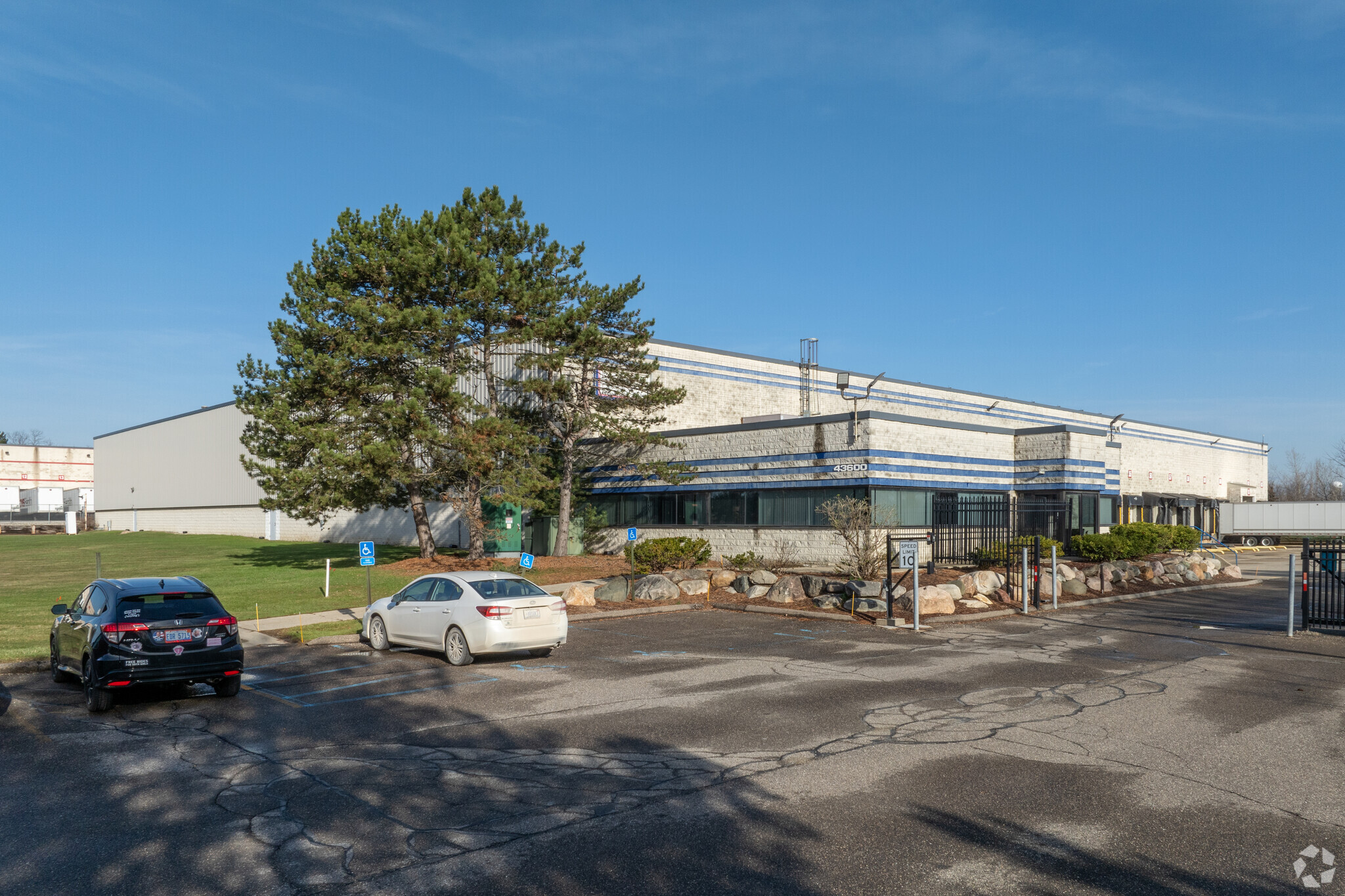 43600 Gen Mar, Novi, MI for Rent