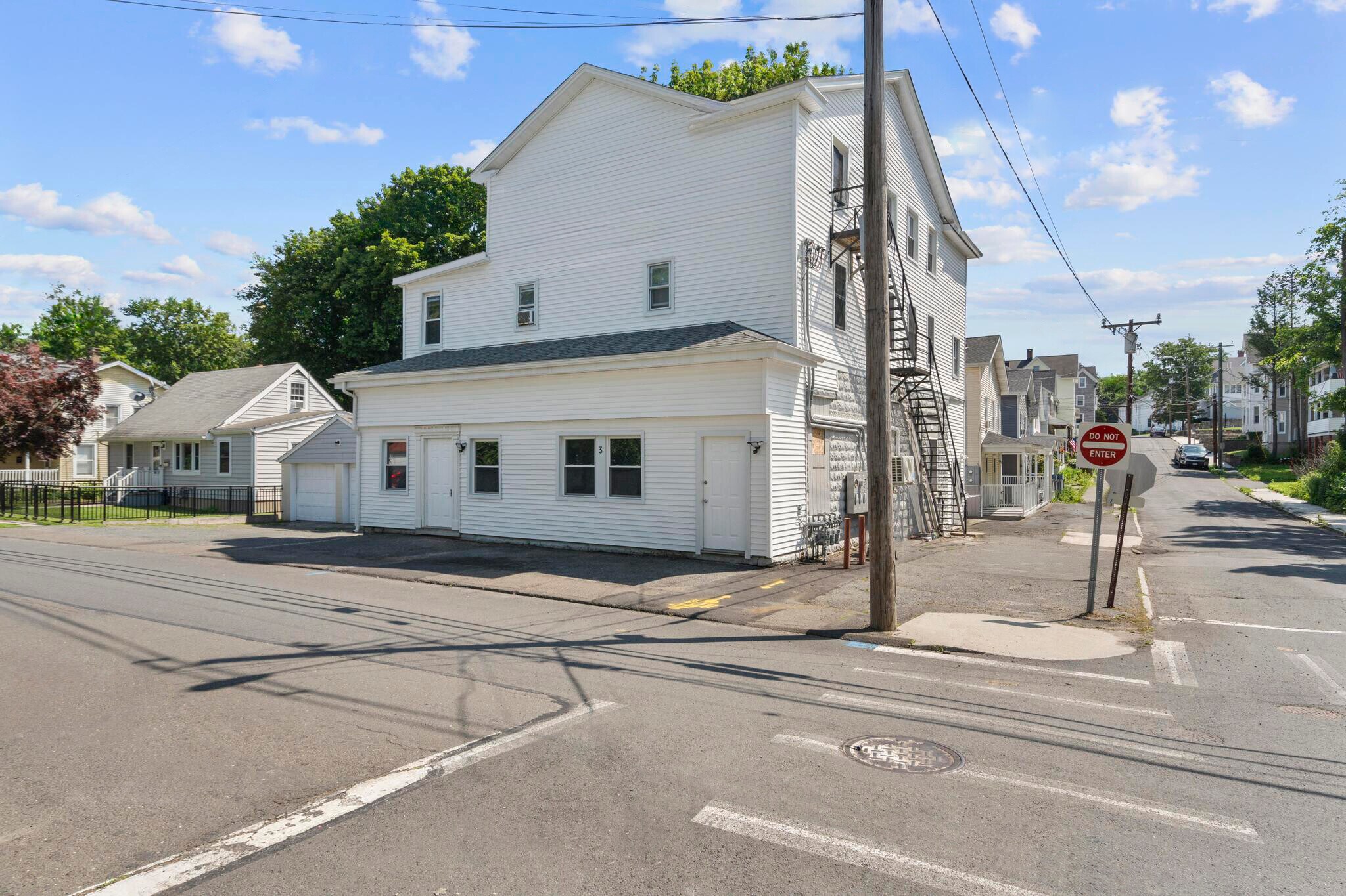33 William St, Danbury, CT for Sale