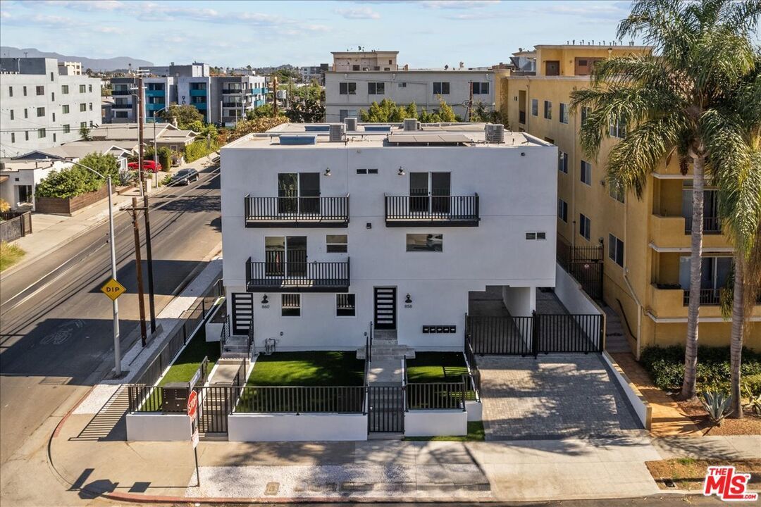 858 N Hudson Ave, Los Angeles, CA for Sale