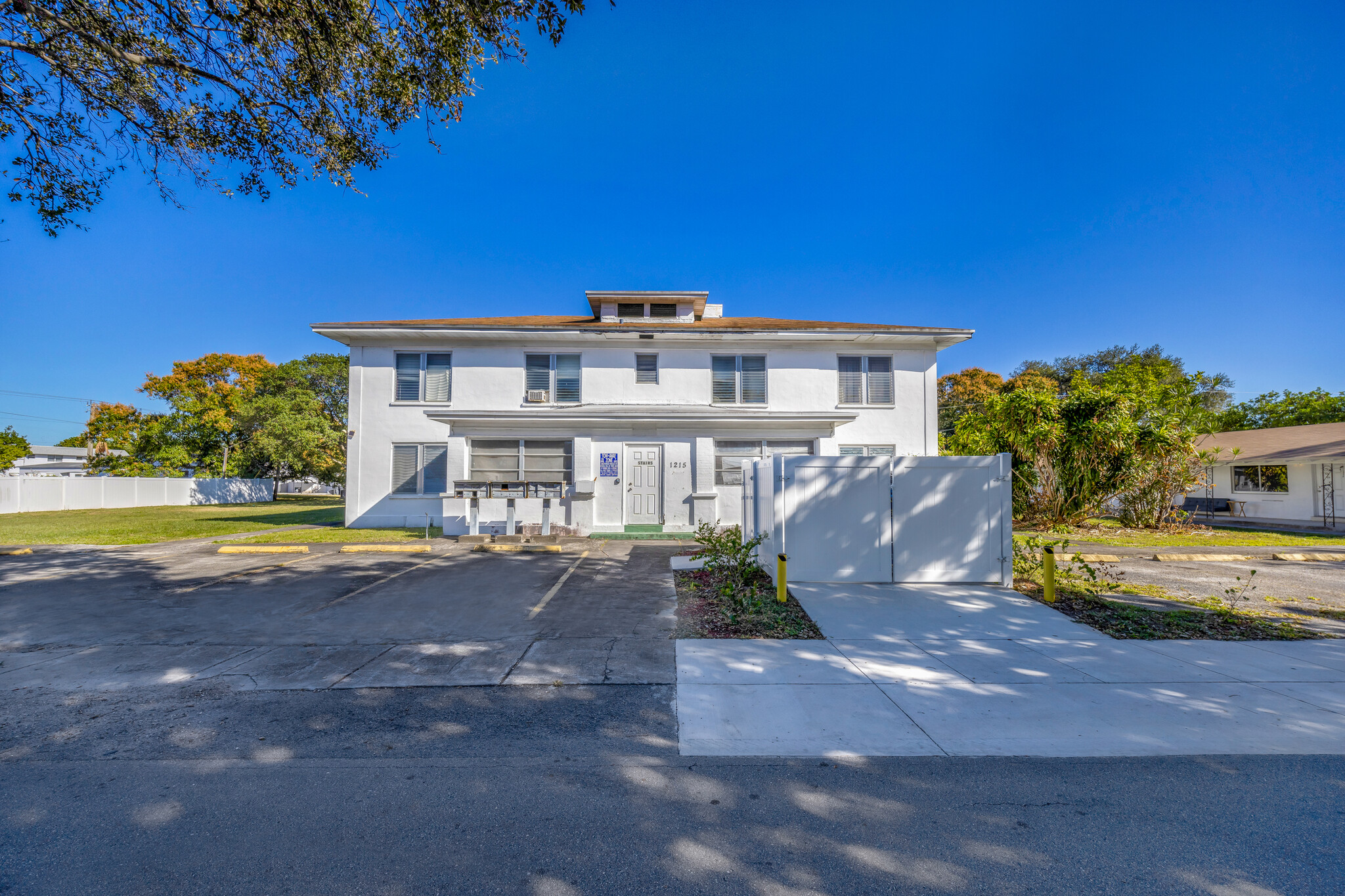 1215 N 17th Ct, Hollywood, FL for Sale