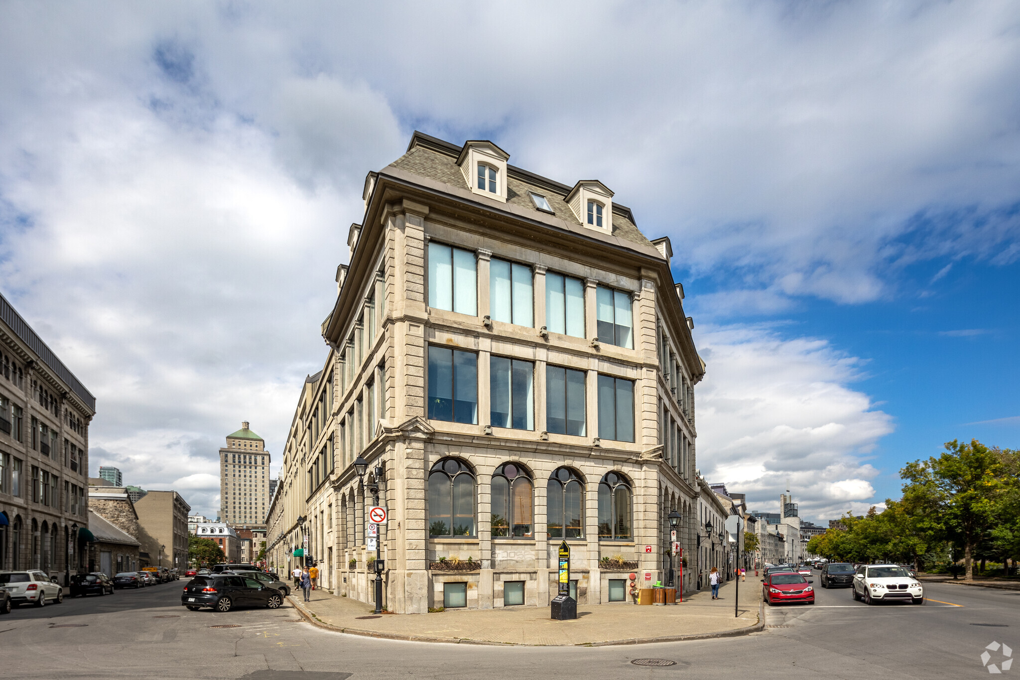 329 Rue de la Commune O, Montréal, QC for Rent