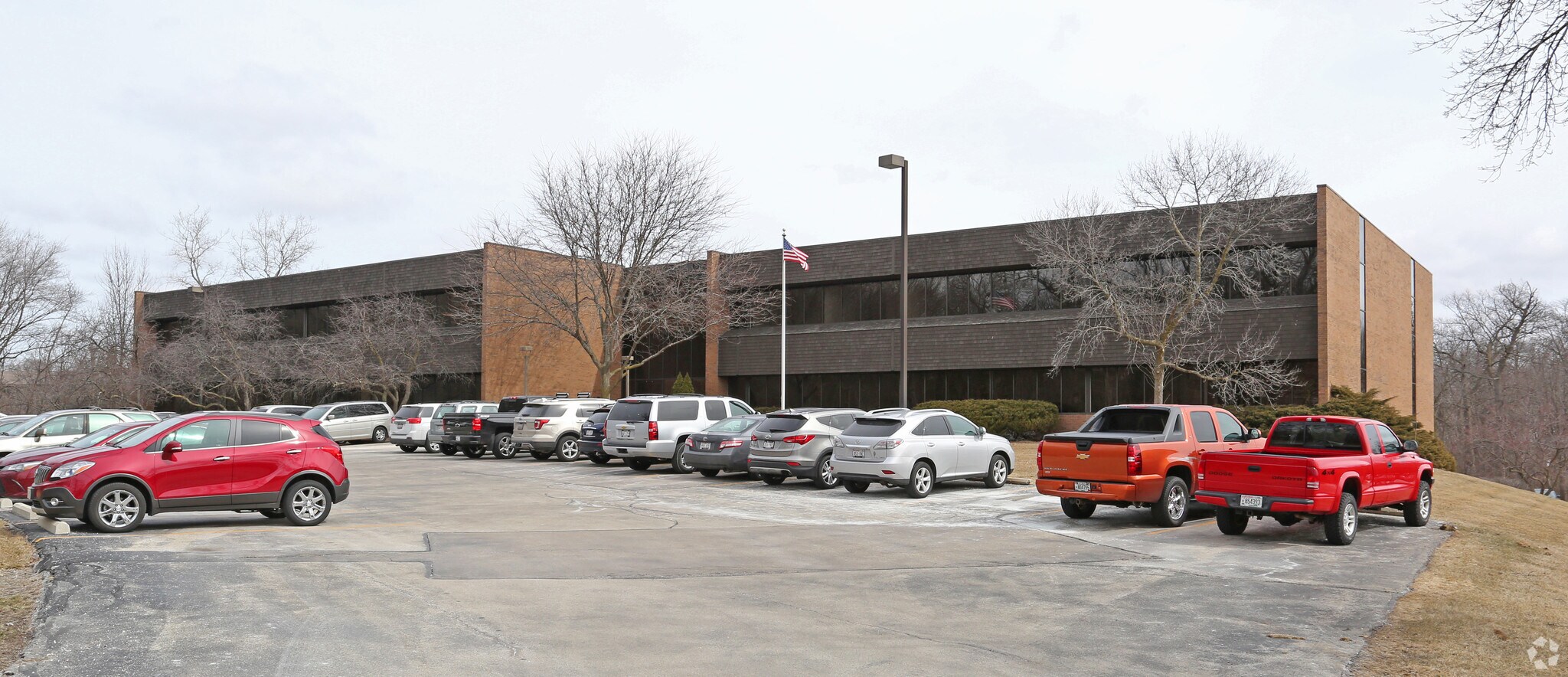 150 N Sunny Slope Rd, Brookfield, WI for Sale