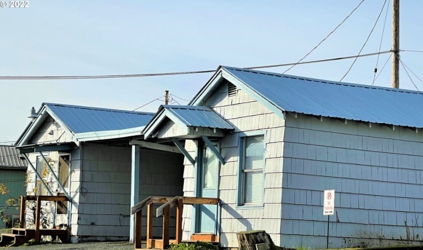 230 NW Main St, Winston, OR for Sale