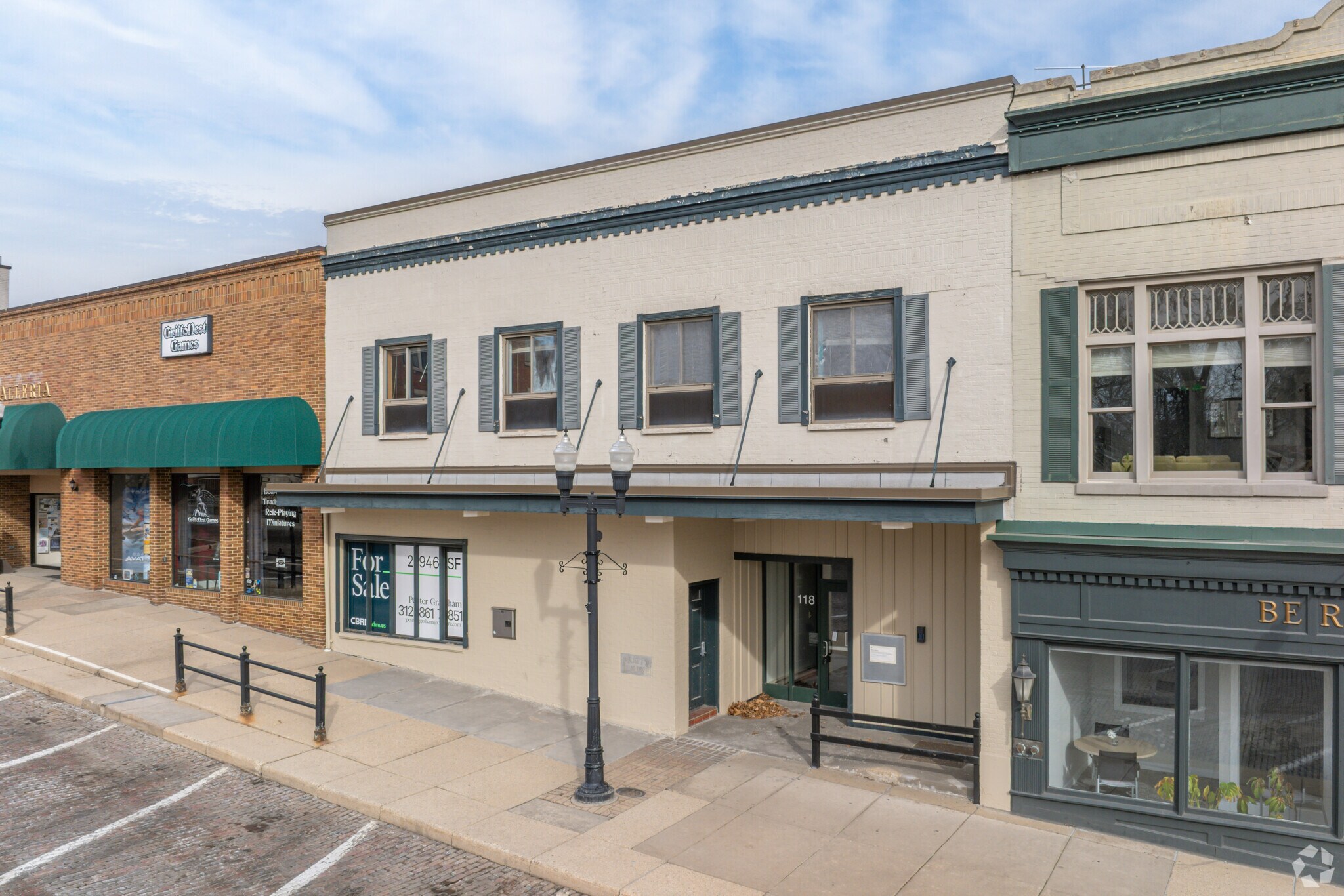 118 Cass St, Woodstock, IL for Sale