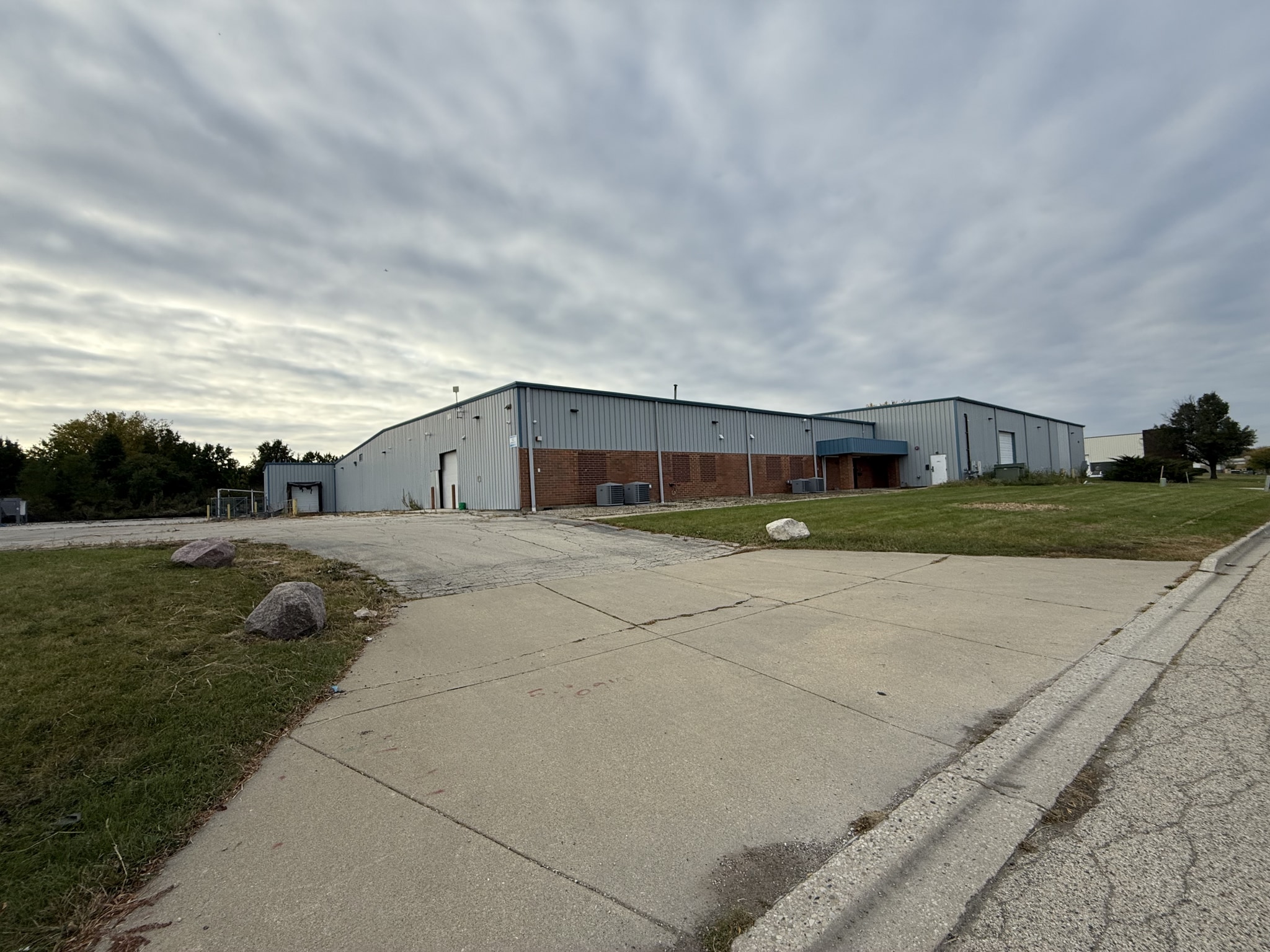 740 Schneider Dr, South Elgin, IL for Sale