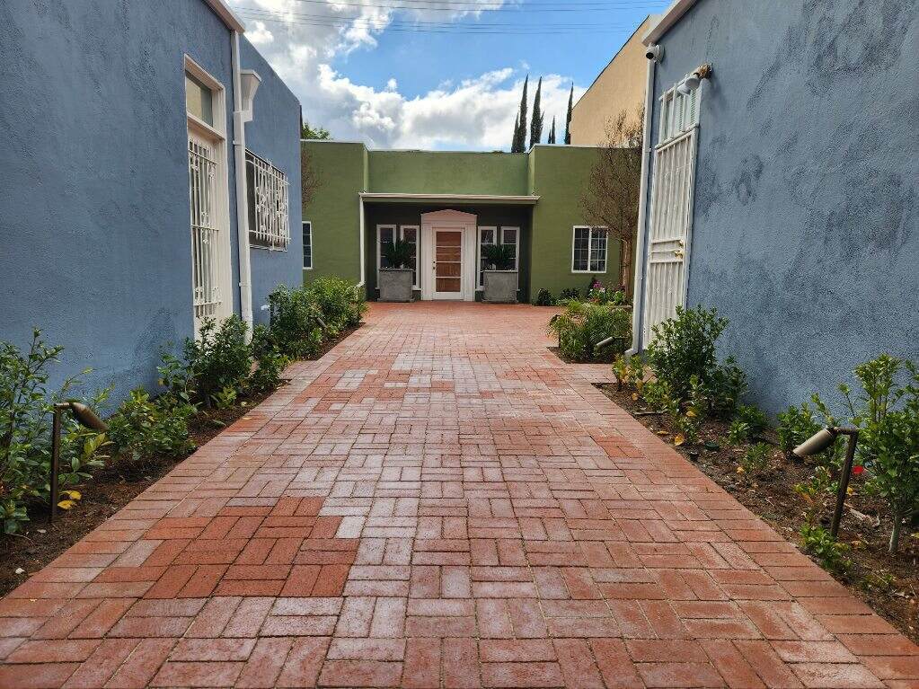 53495351 Topanga Canyon Blvd Woodland Hills, CA 91364 Office