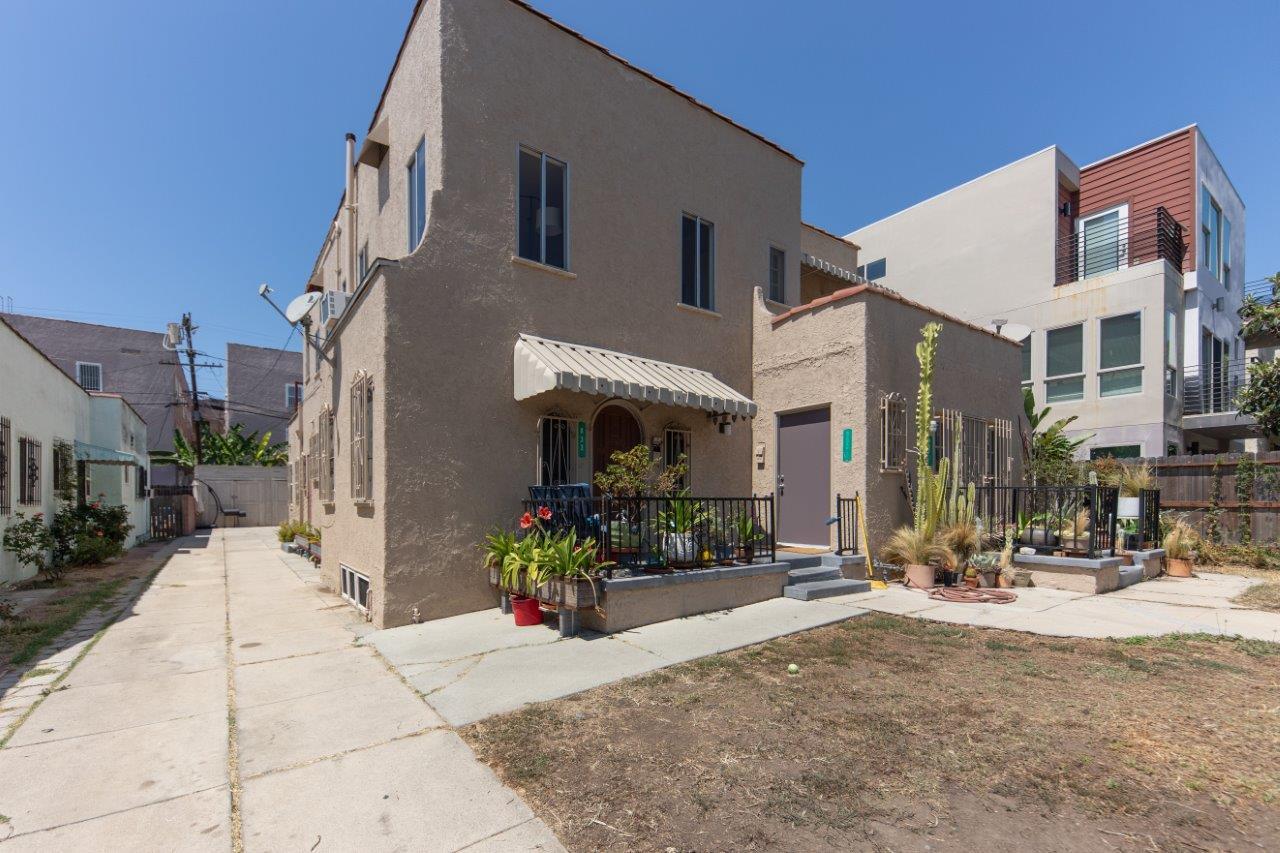 833 N Ridgewood Pl, Los Angeles, CA for Sale